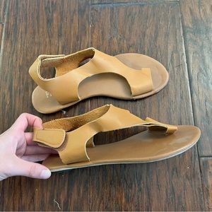 Women’s tan sandals